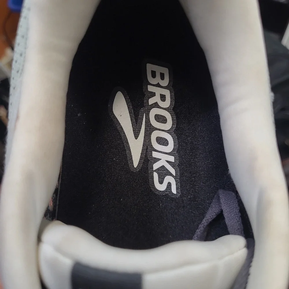 Brooks Adrenaline GTS 24 Womens Size 11 Green Black Running Shoes Sneakers - Picture 13 of 15